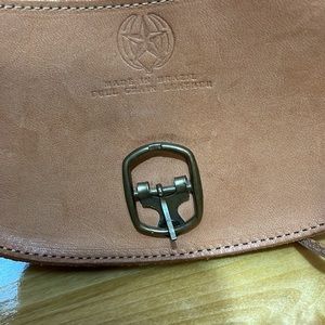 SMALL CAMEL COLORED LEATHER CROSSBODY BELT BAG